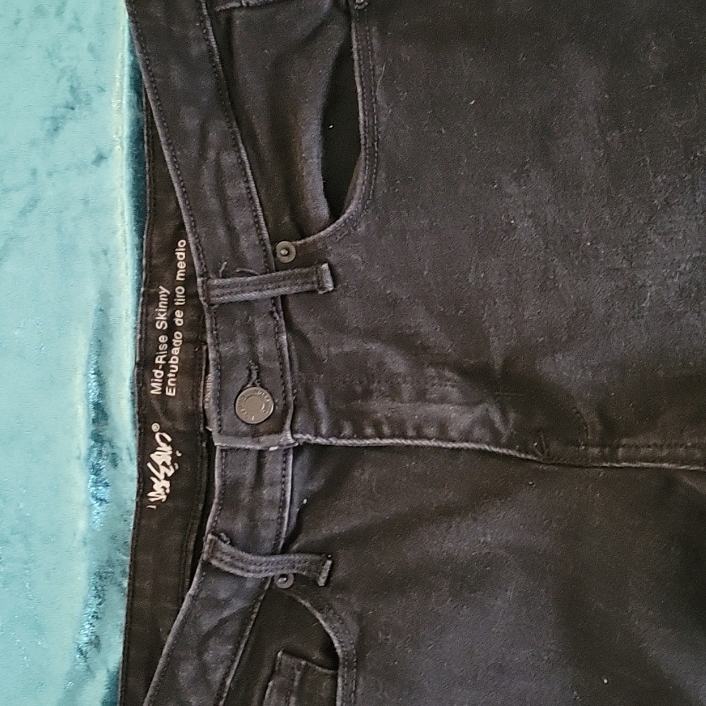 Massimo Mid-Rise Skinny Jeans in Black